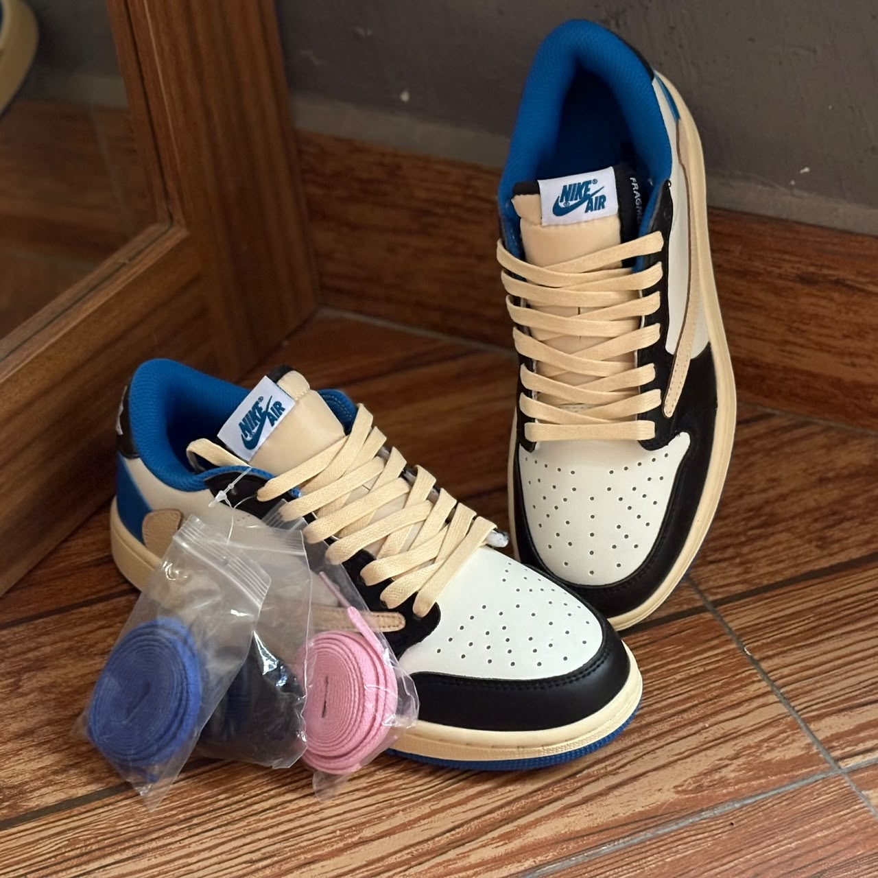 JORDAN 1 LOW TRAVIS SCOTT FRAGMENT